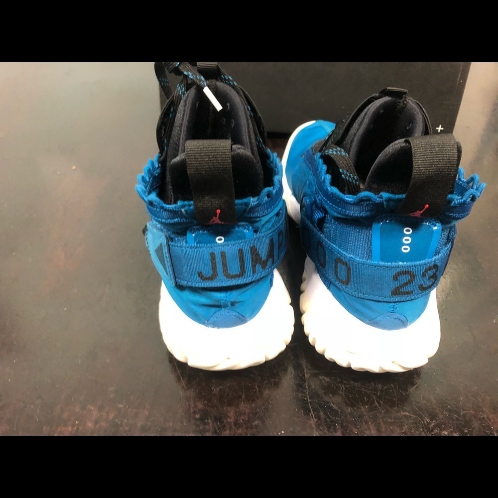 Sz 8 JORDAN PROTO REACT 'GREEN ABYSS' - Picture 10 of 11